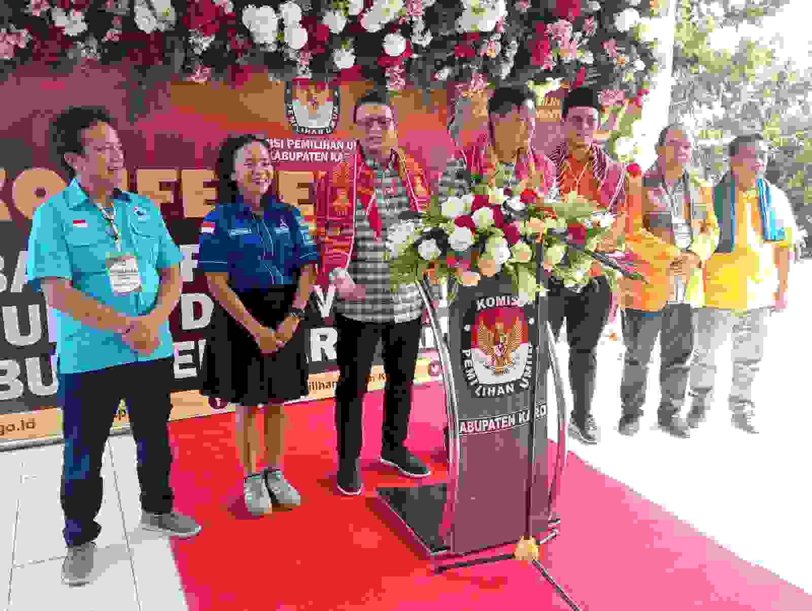 TINO-ONASIS Pasangan Cabup Dan Wabup, Pertama Mendaftarkan Diri Ke KPU Tanah Karo, Diusung 4 Parpol